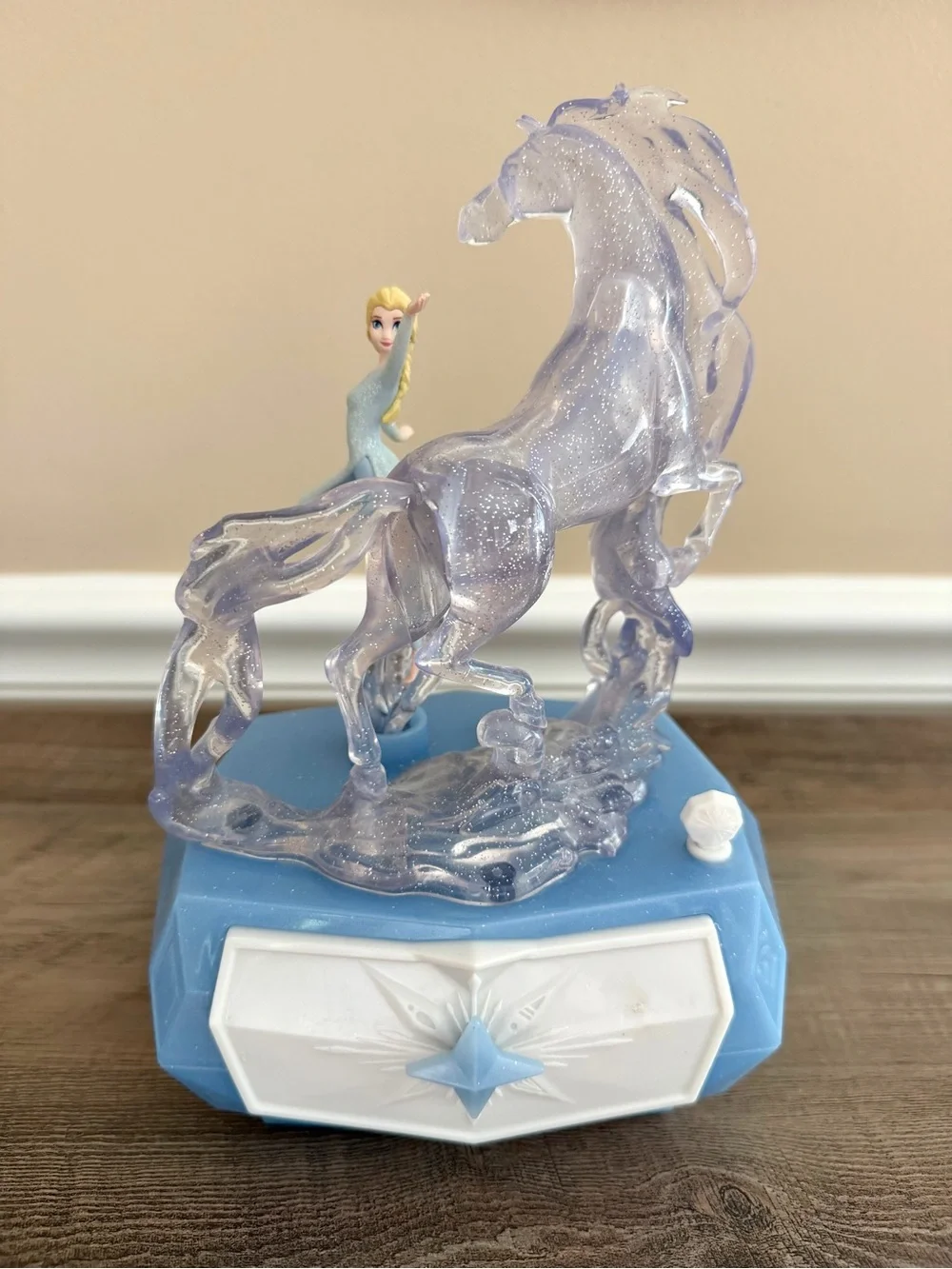Disney Elsa Light-Up Musical Jewelry Box